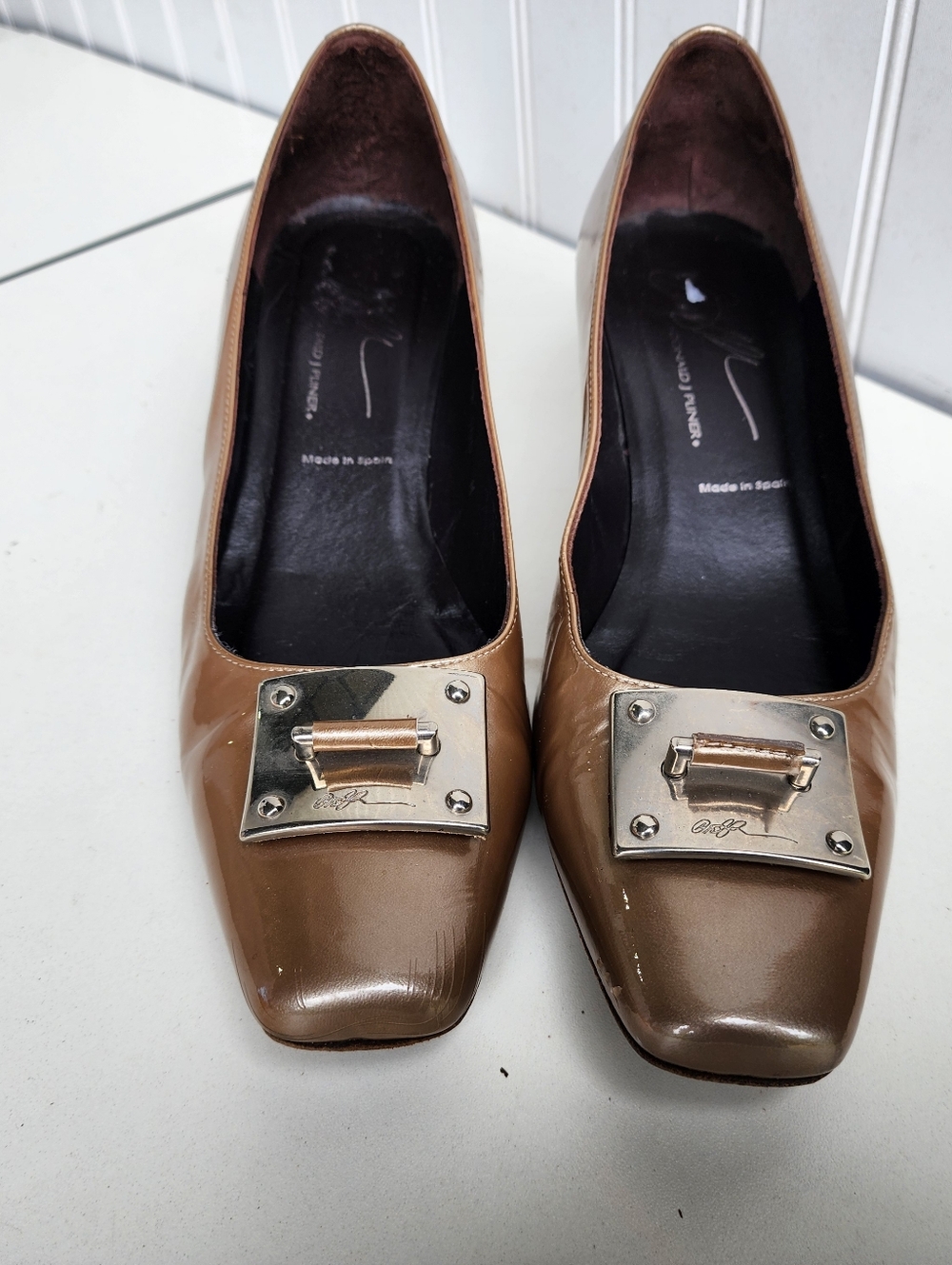 VTG Donald J Pliner Kitten Heel Pumps Taupe Patent Leather Silver Buckle SZ 10 M - Picture 10 of 12